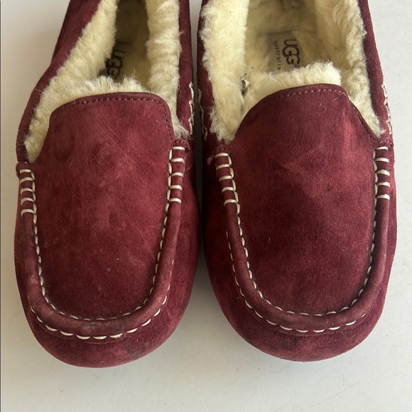 UGG Burgundy Suede Moccasins with‎ Cream Lining - Picture 3 of 10